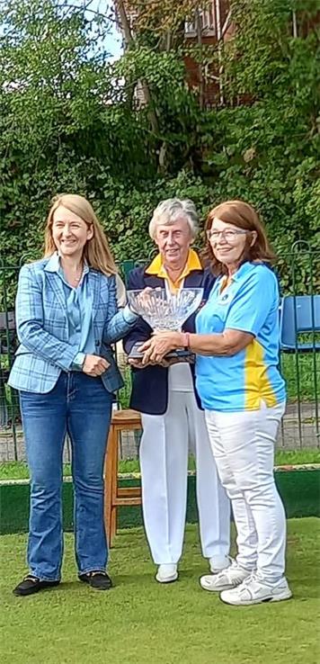 Katy and Jill Saunders present the trophy to Sheila Darling the Captain of Saltdean  - Nicholas Soames Trophy Final
